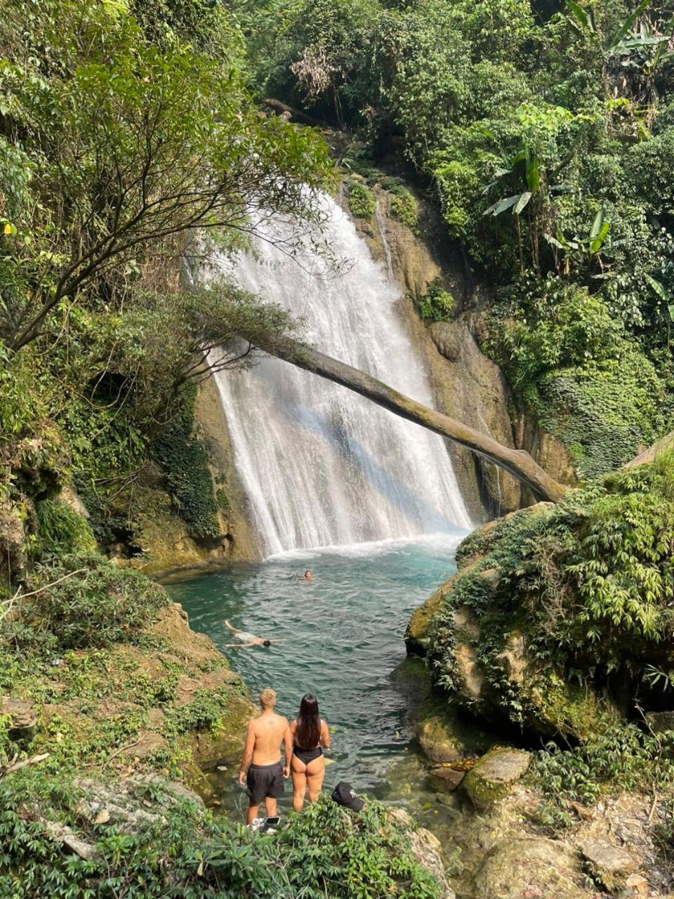 Yolo Ha Giang Adventures, Motorbike And Loop Tours Hotel Bagian luar foto