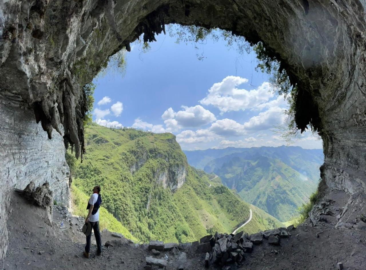 Yolo Ha Giang Adventures, Motorbike And Loop Tours Hotel Bagian luar foto