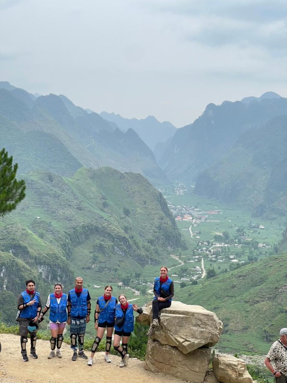 Yolo Ha Giang Adventures, Motorbike And Loop Tours Hotel Bagian luar foto