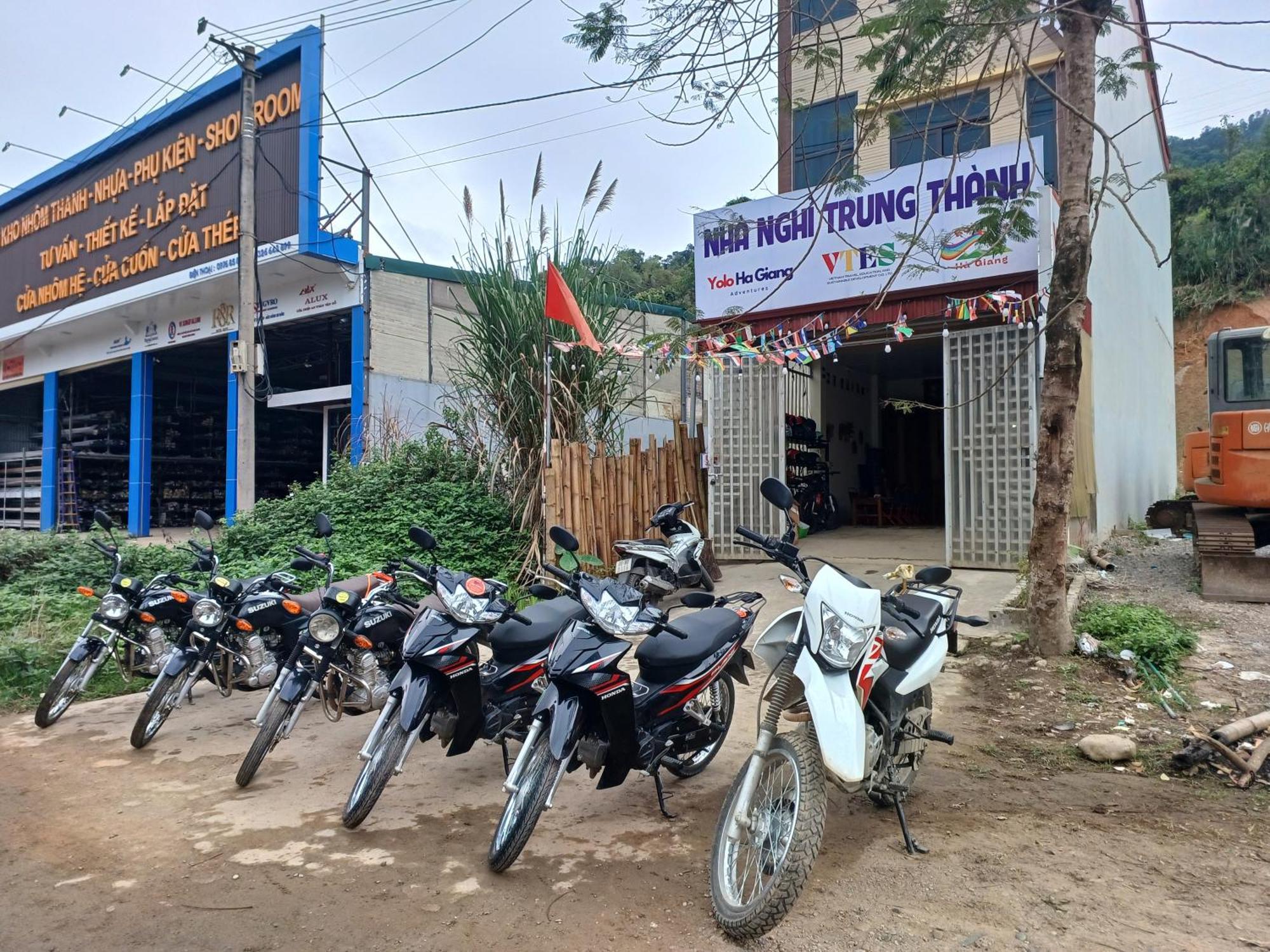Yolo Ha Giang Adventures, Motorbike And Loop Tours Hotel Bagian luar foto