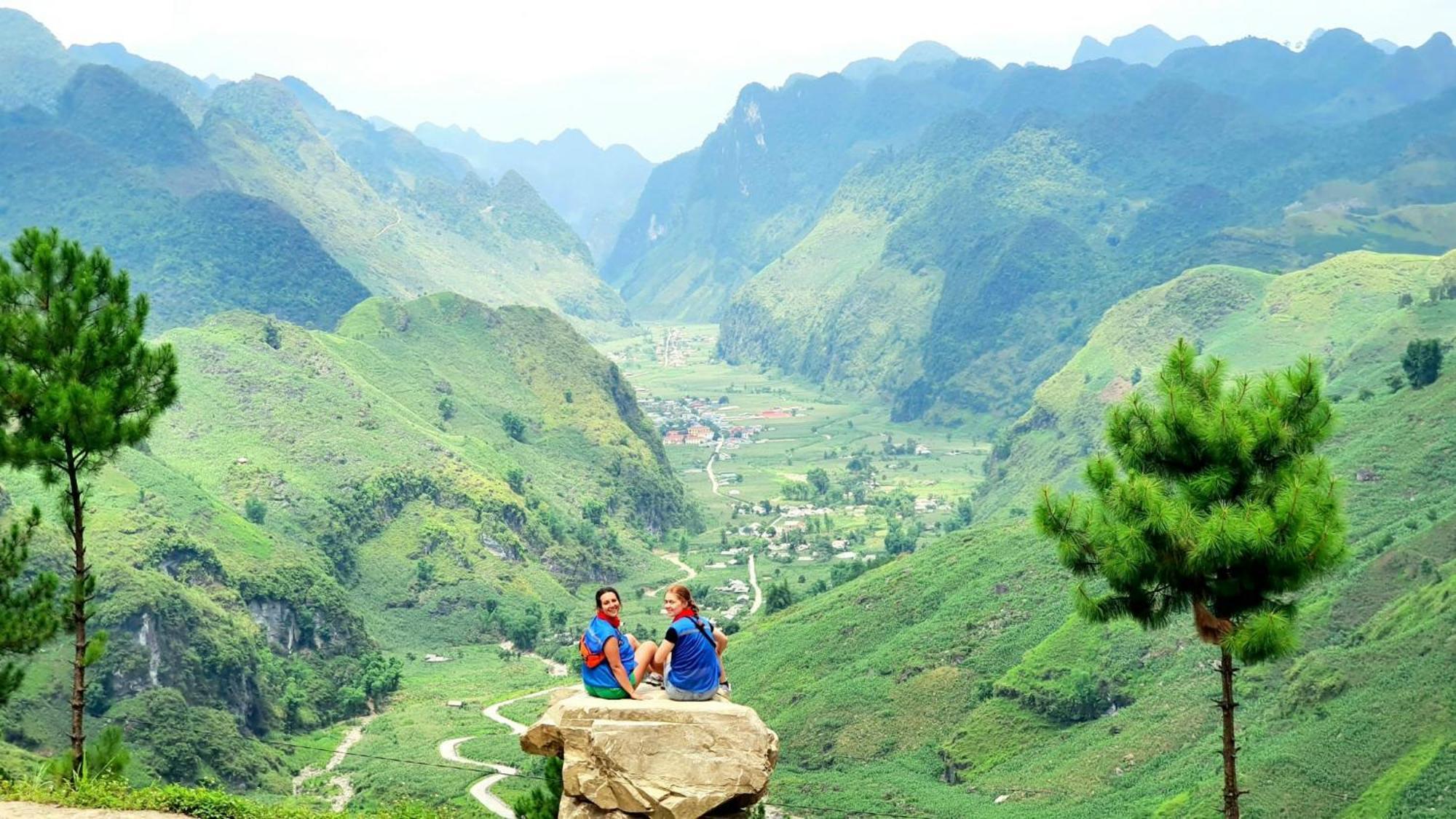 Yolo Ha Giang Adventures, Motorbike And Loop Tours Hotel Bagian luar foto
