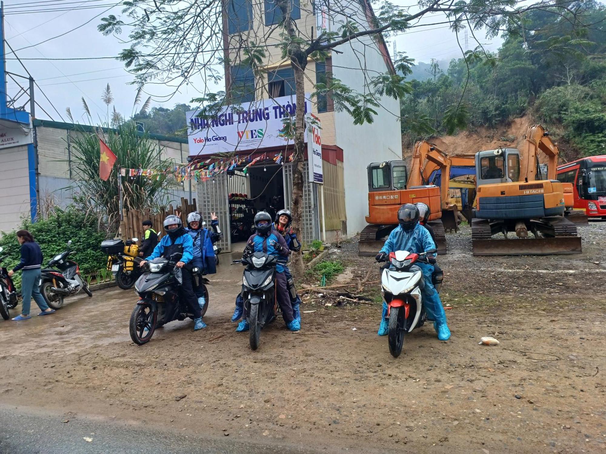 Yolo Ha Giang Adventures, Motorbike And Loop Tours Hotel Bagian luar foto