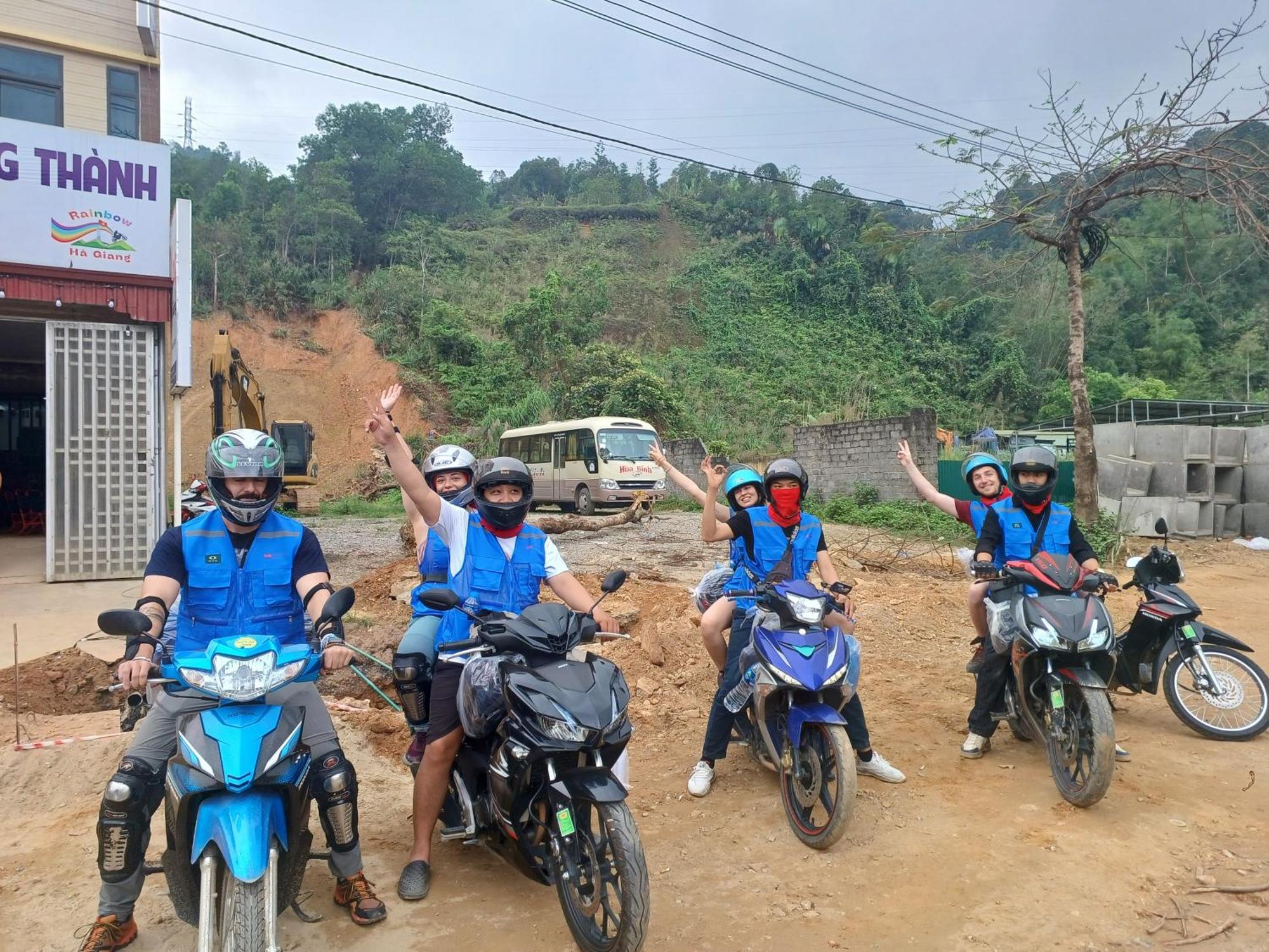 Yolo Ha Giang Adventures, Motorbike And Loop Tours Hotel Bagian luar foto