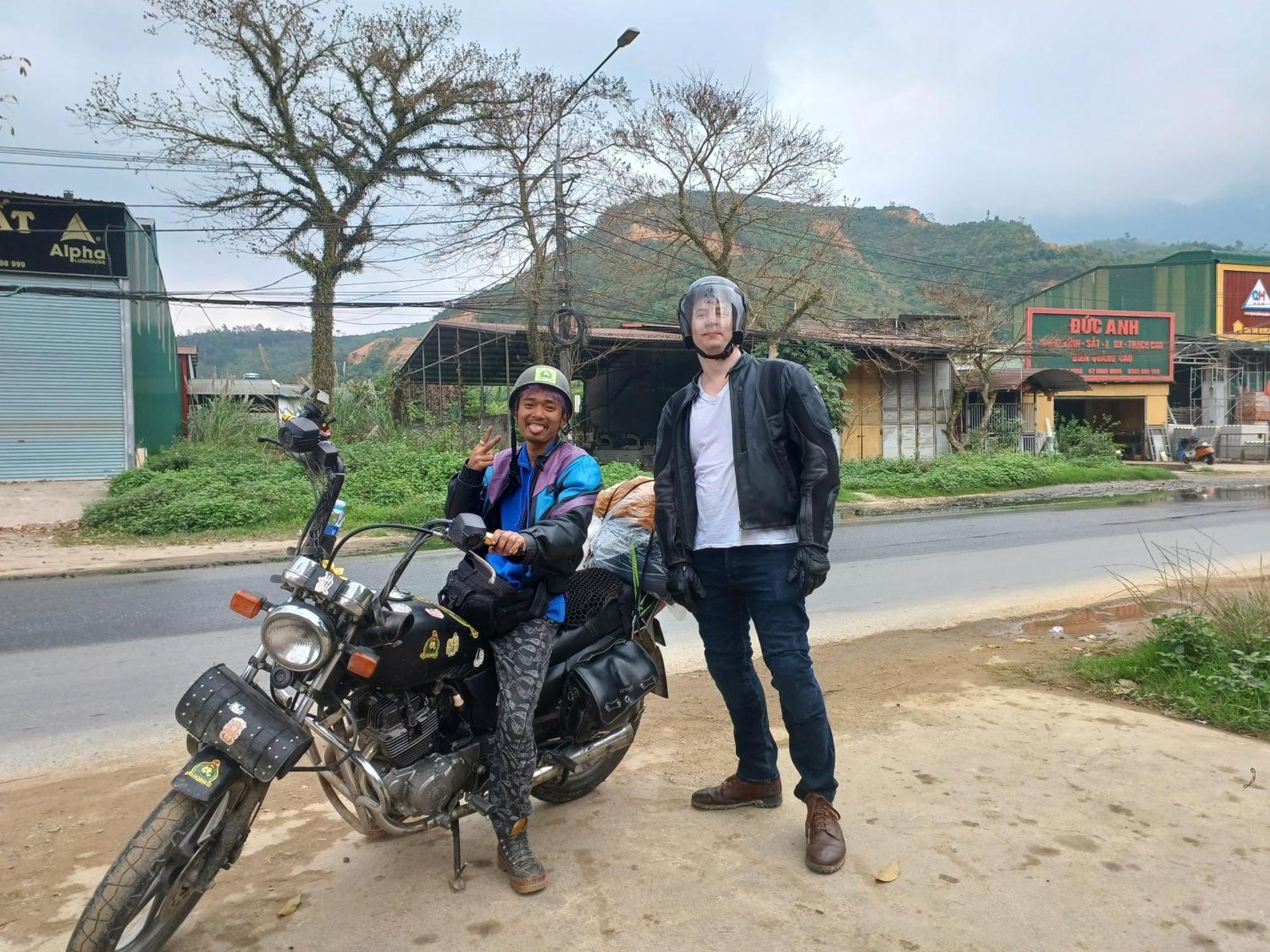 Yolo Ha Giang Adventures, Motorbike And Loop Tours Hotel Bagian luar foto