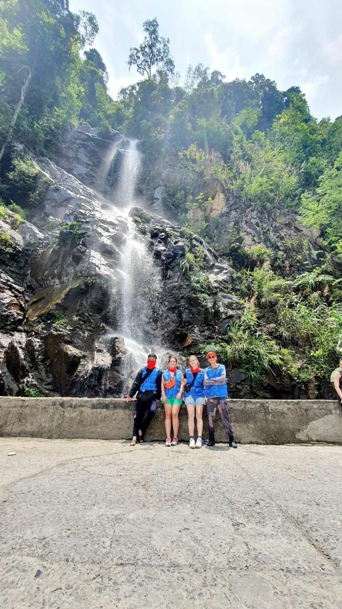 Yolo Ha Giang Adventures, Motorbike And Loop Tours Hotel Bagian luar foto