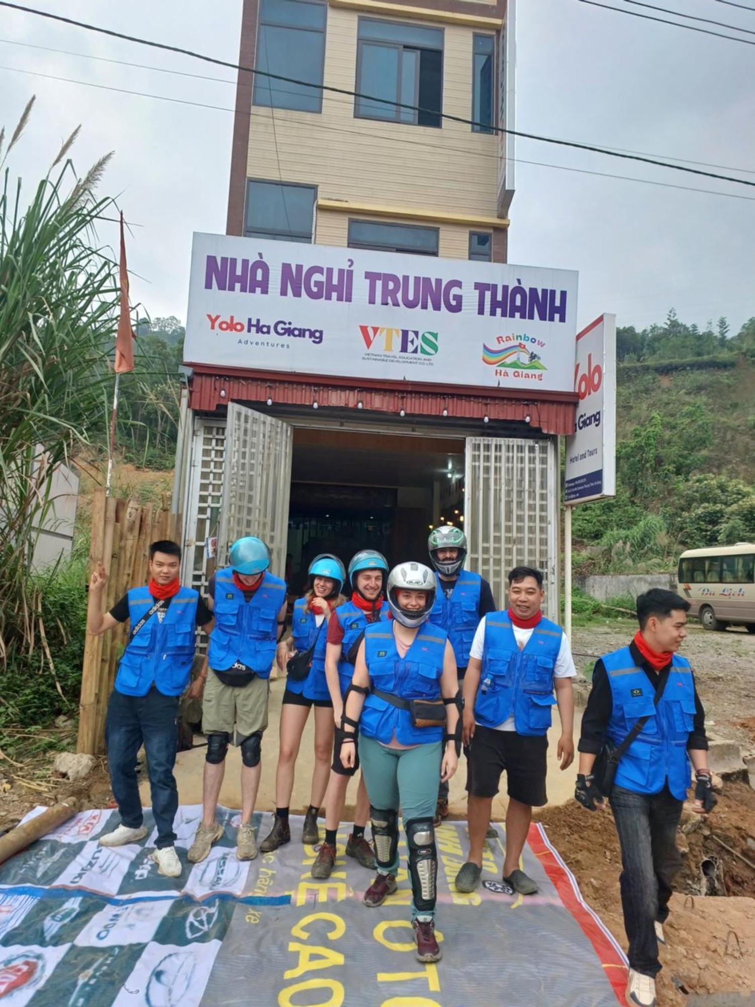 Yolo Ha Giang Adventures, Motorbike And Loop Tours Hotel Bagian luar foto