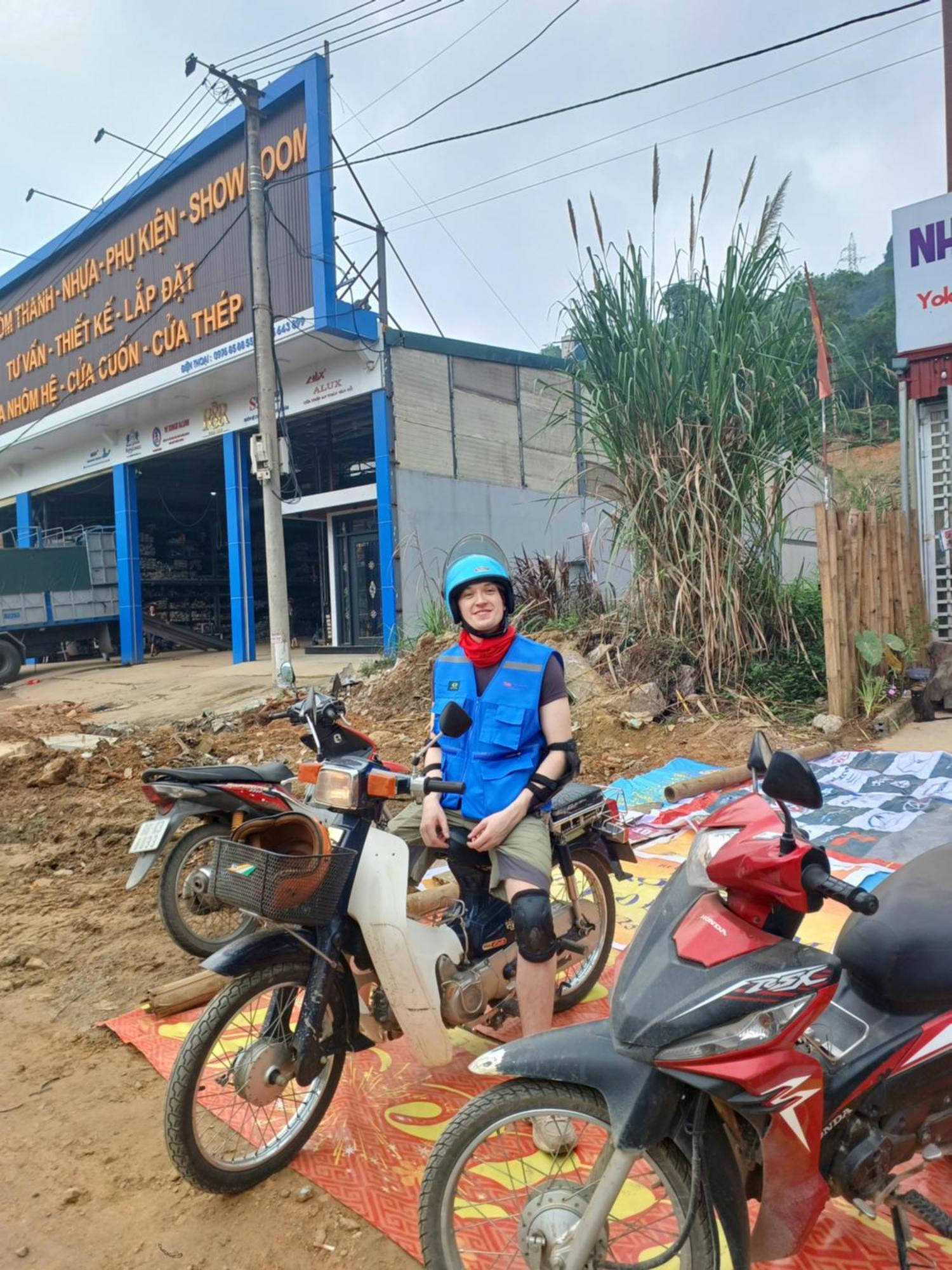 Yolo Ha Giang Adventures, Motorbike And Loop Tours Hotel Bagian luar foto
