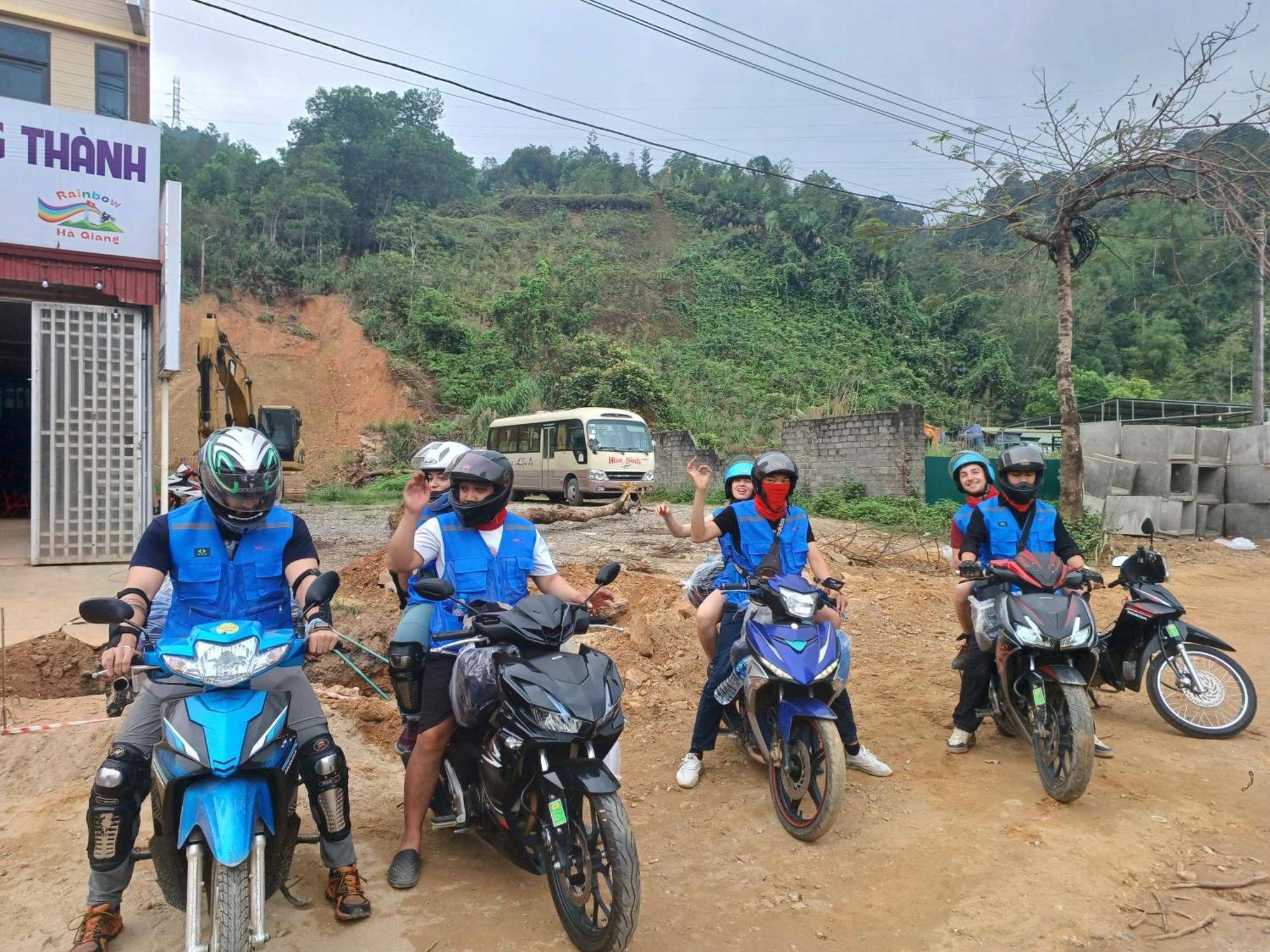 Yolo Ha Giang Adventures, Motorbike And Loop Tours Hotel Bagian luar foto