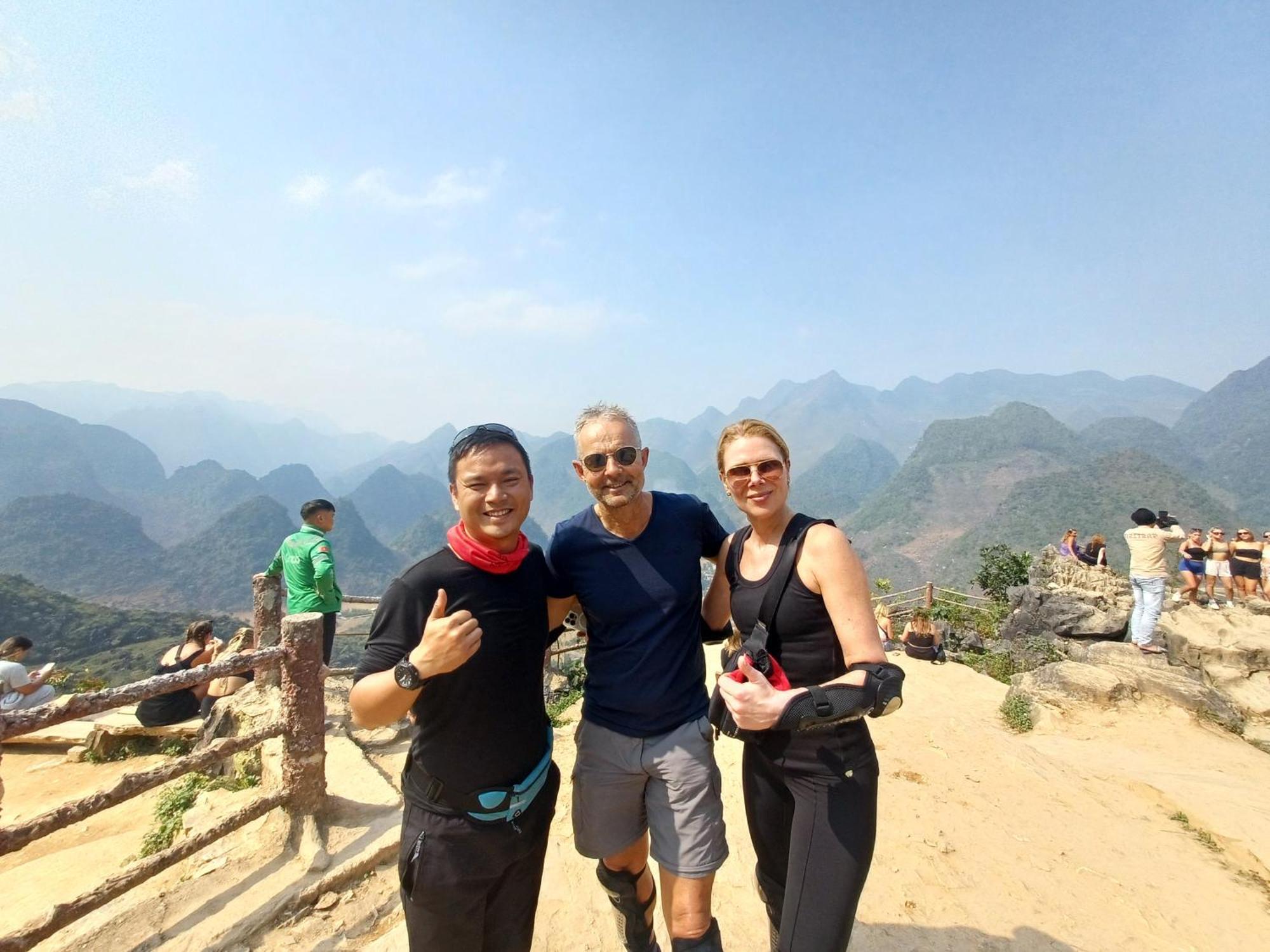 Yolo Ha Giang Adventures, Motorbike And Loop Tours Hotel Bagian luar foto