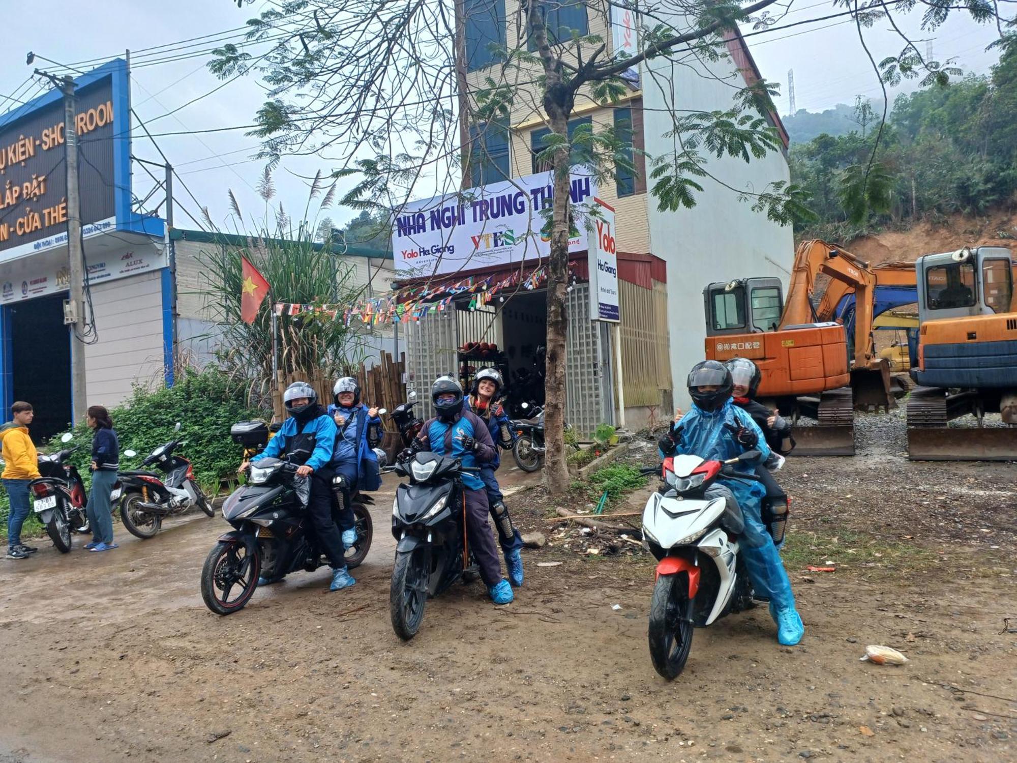 Yolo Ha Giang Adventures, Motorbike And Loop Tours Hotel Bagian luar foto